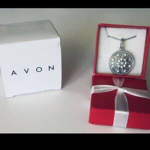 😎 3 for $10 SALE-bundle sale! NEW “AVON” SNOWFLAKE NECKLACE IN SIGNATURE BOX